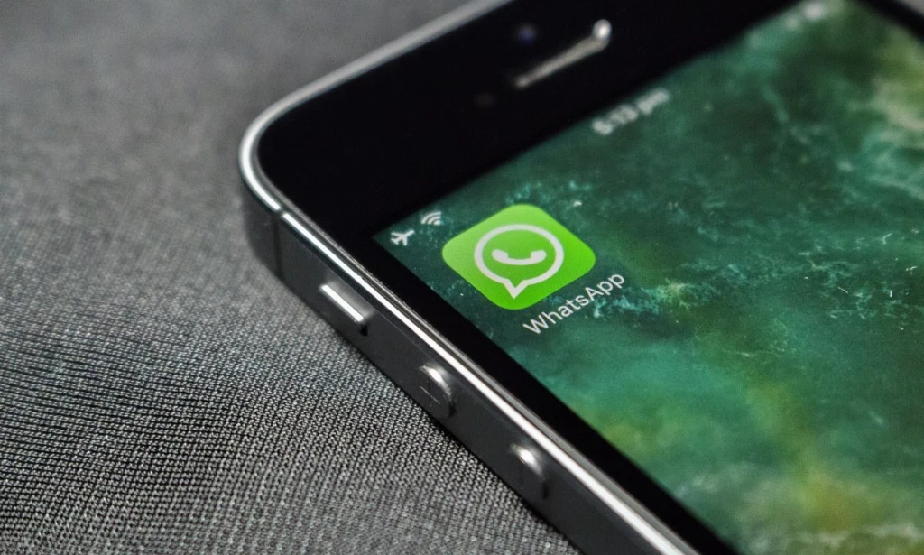 Фото можна побачити без пароля: у WhatsApp знайшли серйозну помилку